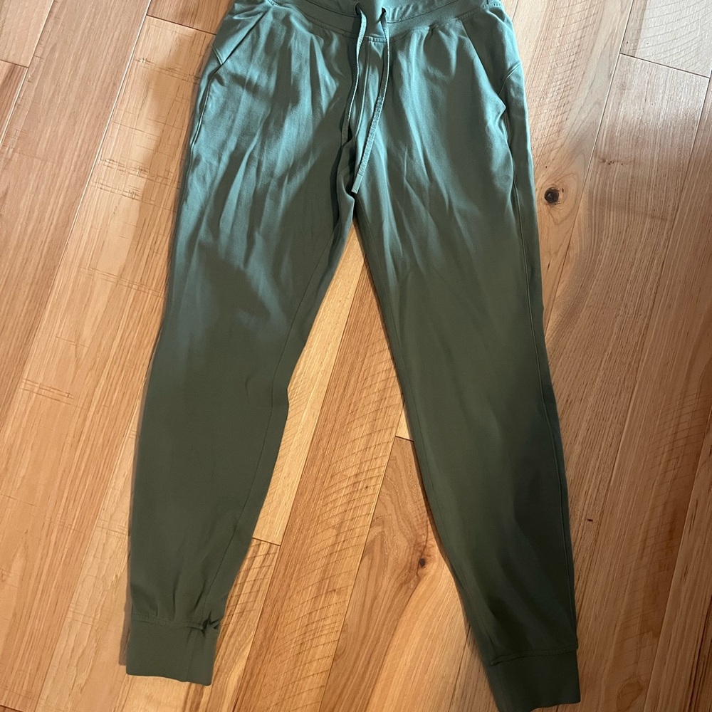 Women’s lululemon Green Jogger Pants